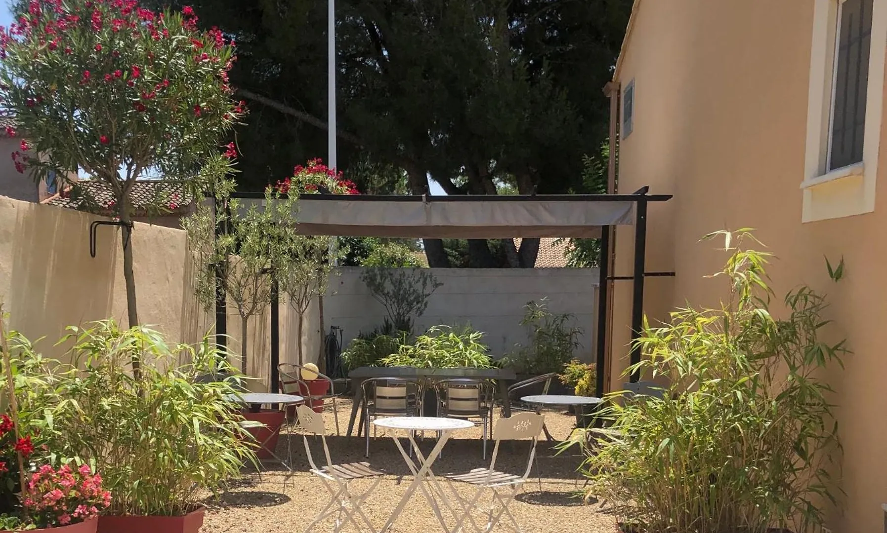 Lou Meinado, Un Concept 